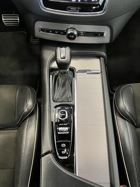 Volvo XC90 D5 AWD R-Design AT8, ČR - fotka 20 z 54