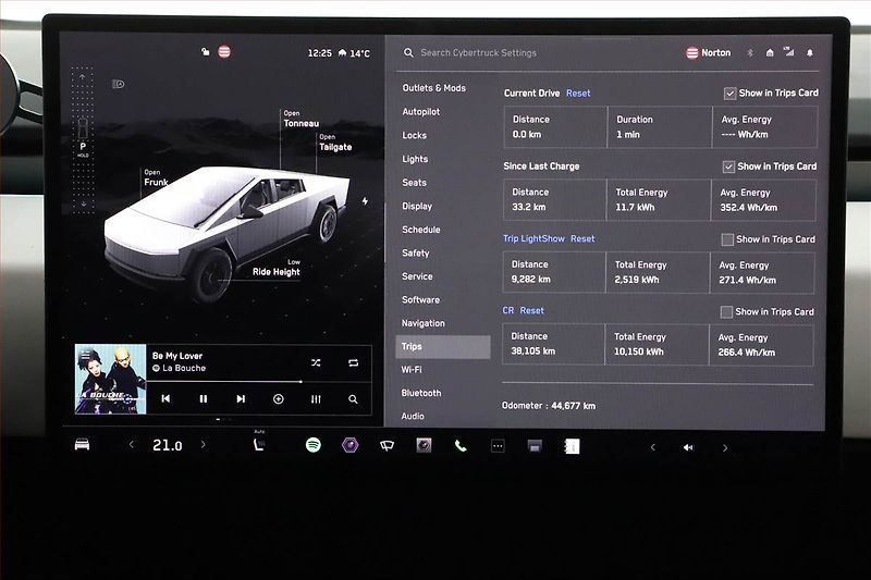 Tesla Cybertruck (2024) Dual Motor AWD - fotka 17 z 30