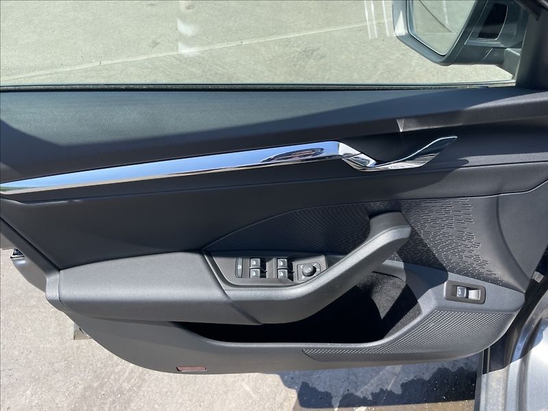 Škoda Octavia 2,0 TDI DSG Style Plus LED+PDC - fotka 14 z 23