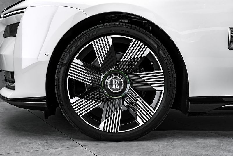 Rolls-Royce Spectre - fotka 14 z 29