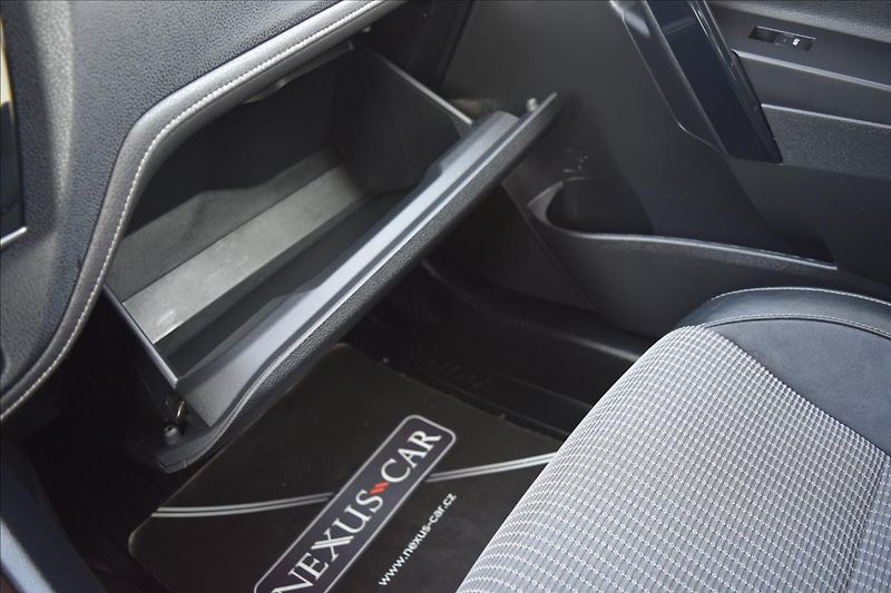 Toyota Auris 1,2 i 85KW XENONY AUTOMAT ALU - fotka 50 z 55
