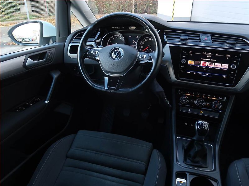Volkswagen Touran (2021) 1.5 TSI - fotka 7 z 18
