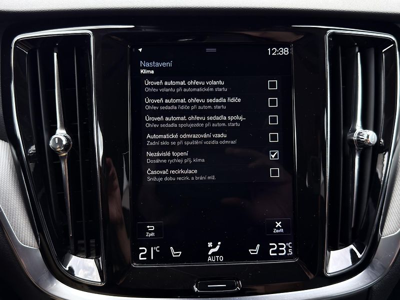 Volvo V60 CC D4 AWD // B&W // REZERVACE - fotka 43 z 44