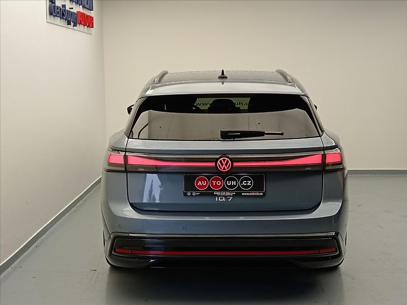 Volkswagen ID.7 Tourer Pro People 210 kW, 77 kWh - fotka 5 z 22