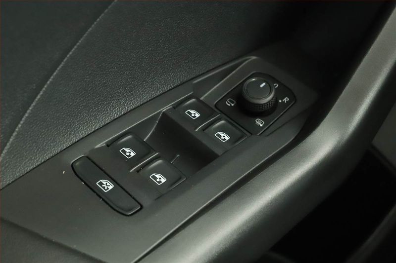 Volkswagen T-Cross (2023) 1.0 TSI, ČR,1.maj, Serv.kniha - fotka 13 z 13