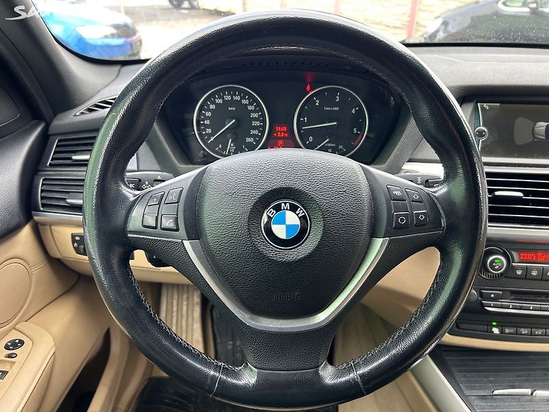 BMW X5 (2013) 3.0 D 180 KW - fotka 16 z 24