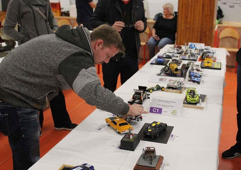Vítězný model kategorie závodních vozů seniorů, Bugatti Type 35B Přemysla Bartoše. Se skutečným vozem si Eliška Junková dojela pro 5. místo při závodě Targa Florio 1928.