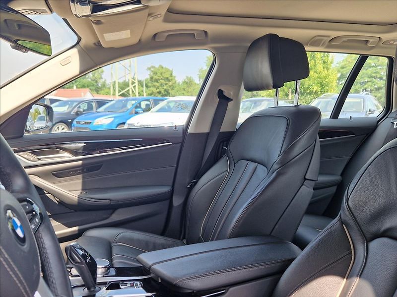 BMW Řada 5 3,0 530d TOURING KOMPLETVÝBAVA - fotka 20 z 46
