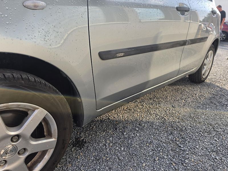 Toyota Yaris 1.0 VVTi klimatizace  - fotka 8 z 20