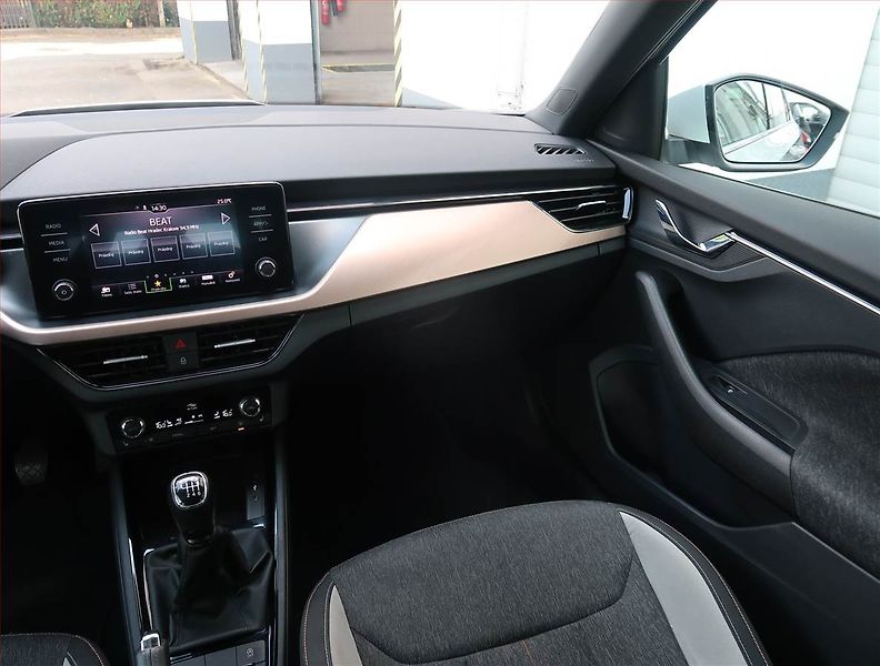 Škoda Kamiq (2021) Style Plus 1.0 TSI, Tempomat - fotka 8 z 24