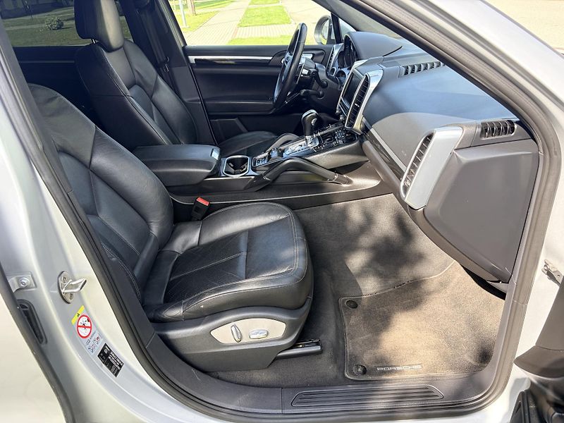 Porsche Cayenne DIESEL 3.0 V6 180KW - fotka 40 z 42