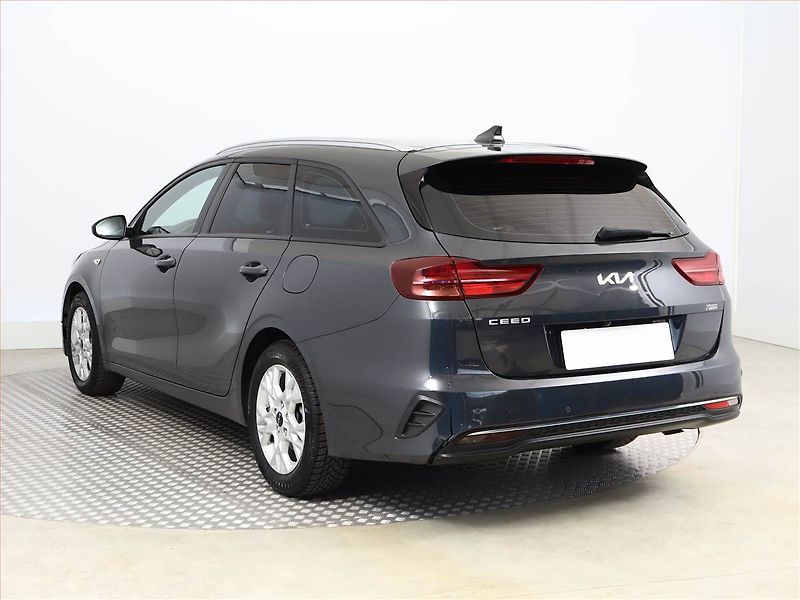 Kia Ceed (2023) 1.5 T-GDI, Automat, ČR,1.maj - fotka 4 z 18