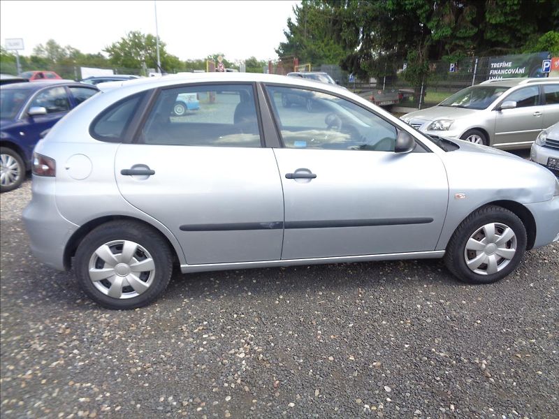 Seat Ibiza 1,4 16 V  první majitel - fotka 8 z 15