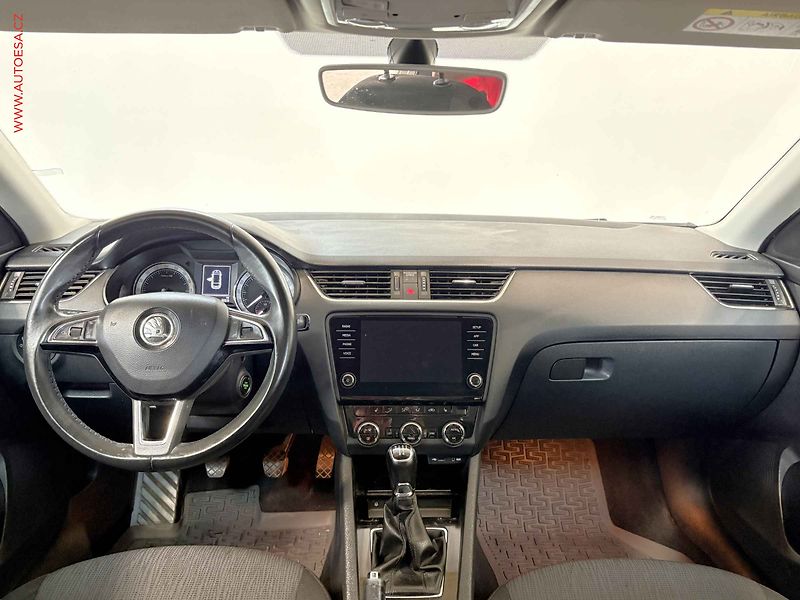 Škoda Octavia (2017) 1.6TDI, ČR, Style, LED - fotka 8 z 15