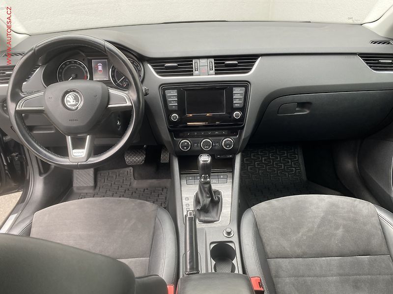 Škoda Octavia (2015) 2.0 TDi 4x4, ČR, servis - fotka 8 z 17