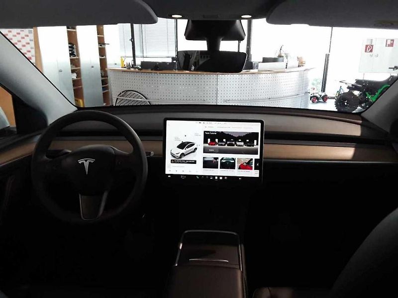 Tesla Model Y LONG RANGE DUAL MOTOR TZ 92,4% - fotka 3 z 7
