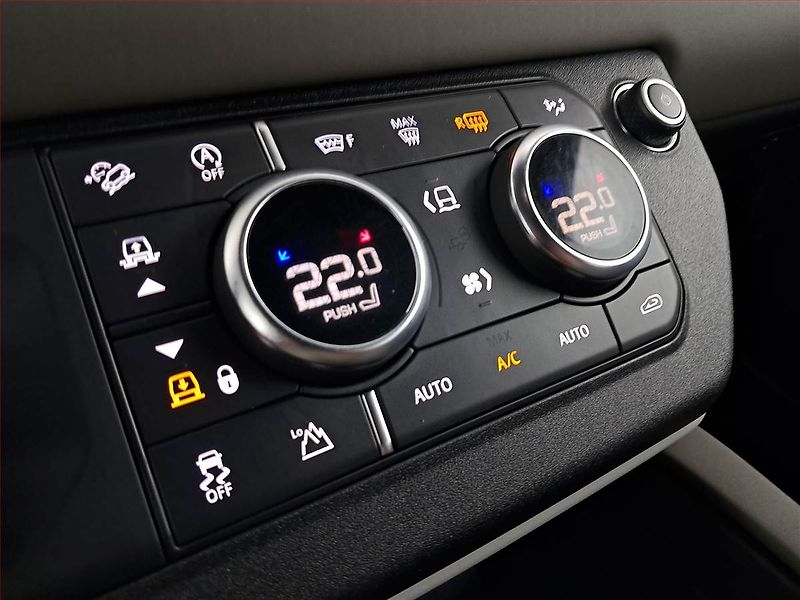 Land Rover Defender (2024) D200 AWD - fotka 19 z 20