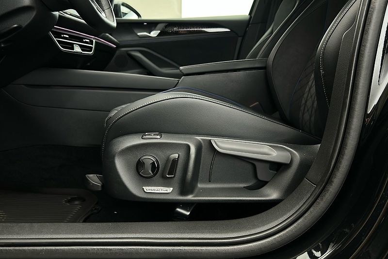 Volkswagen Passat TDI 4M R-Line DCC NezT IQ 360 - fotka 10 z 27