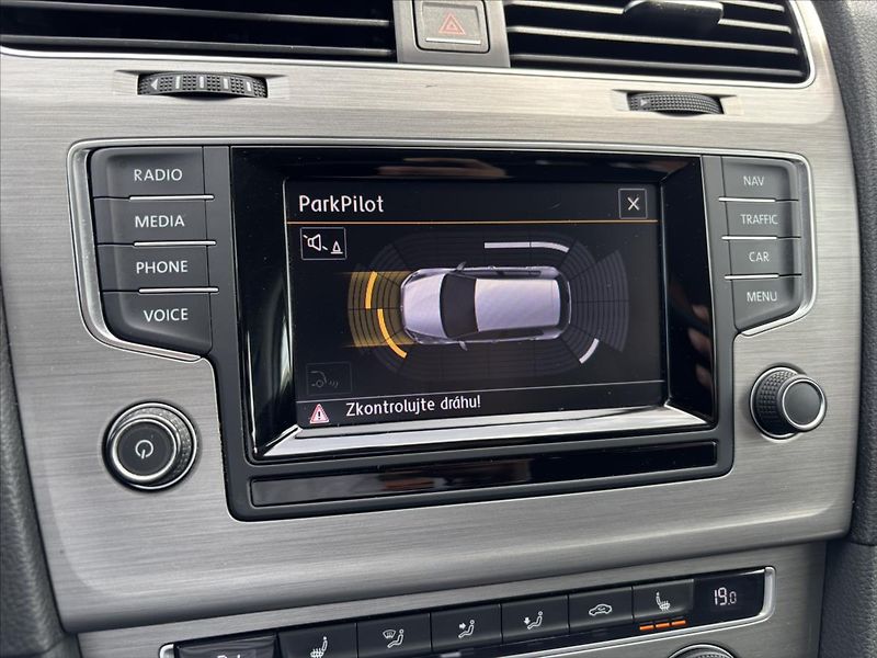 Volkswagen Golf 1,4 TSi AT Highline NAVI KAMER - fotka 21 z 47