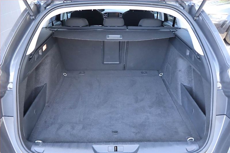 Peugeot 308 (2016) 1.6 BlueHDi, Serv.kniha - fotka 14 z 22