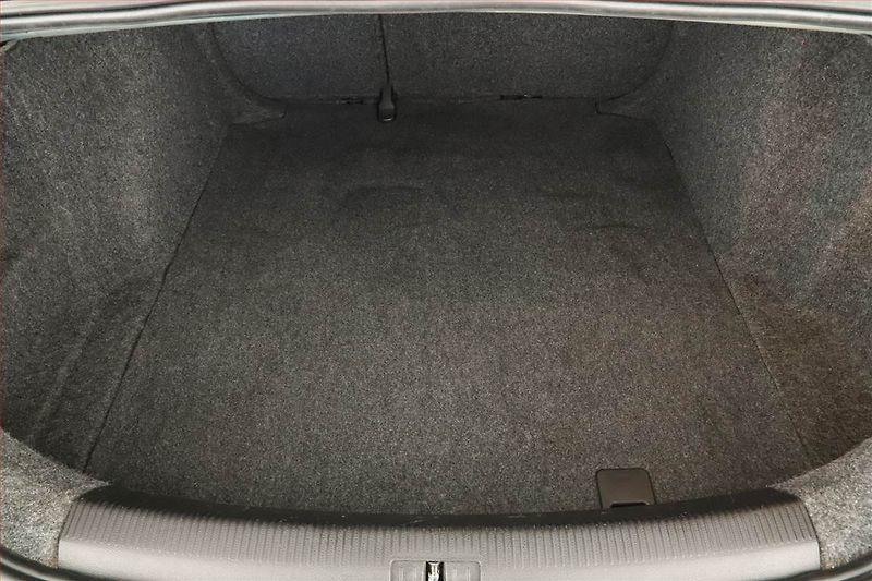 Volkswagen Jetta (2007) 1.6 - fotka 11 z 12