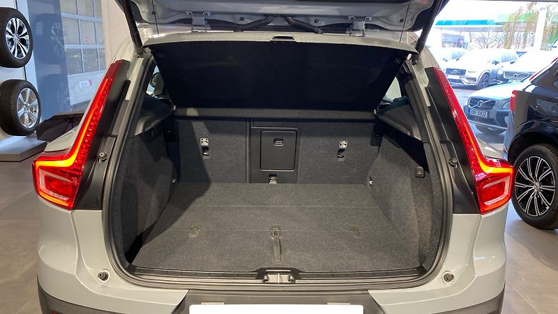 Volvo XC40 CORE, B3 FWD, 120+10 kW / 163+ - fotka 11 z 34