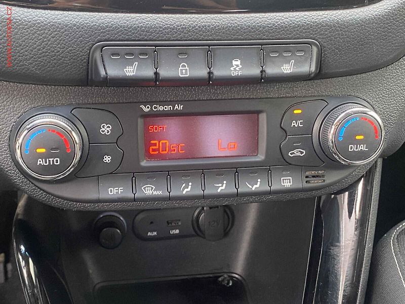 Kia Ceed (2013) 1.6 GDi, Exclusive, navi - fotka 16 z 20