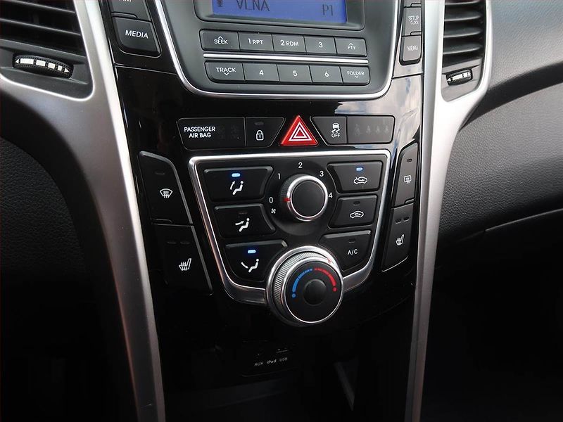 Hyundai i30 (2014) 1.4 CVVT, Serv.kniha, Tempomat - fotka 15 z 16