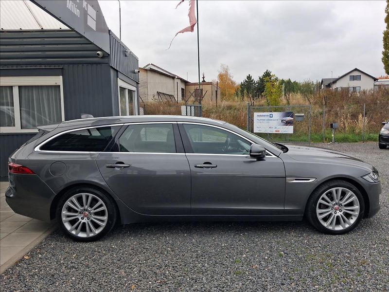 Jaguar XF 2,0 AWD, - fotka 8 z 17