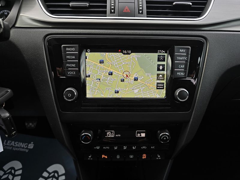 Škoda Rapid TSI 81KW XENON NAVi KAMERA 1Ma - fotka 25 z 29