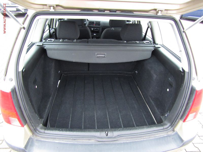 Volkswagen Golf (2003) 1.6 16V, ČR, AC, tažné - fotka 7 z 14