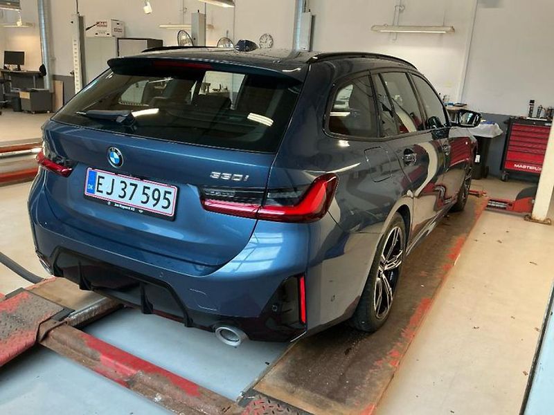 BMW Řada 3 330i xDrive Touring - fotka 7 z 11