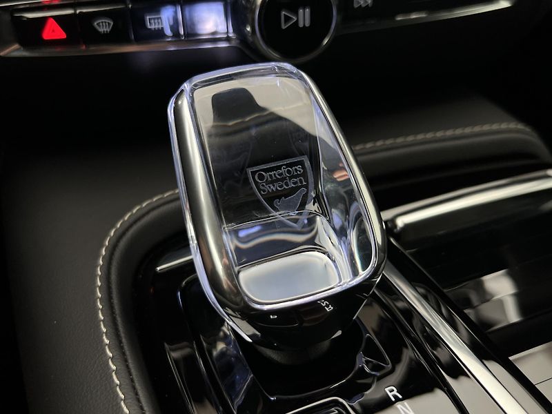Volvo V60 T6 AWD DARK PLUS RECHARGE AUT - fotka 17 z 48