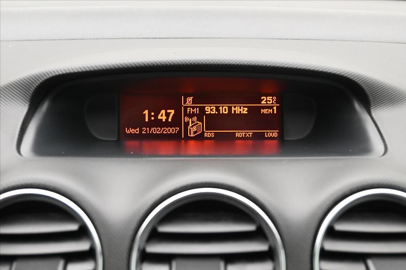Peugeot 308 1,6 SW HDI 82 kW Panorama - fotka 19 z 29