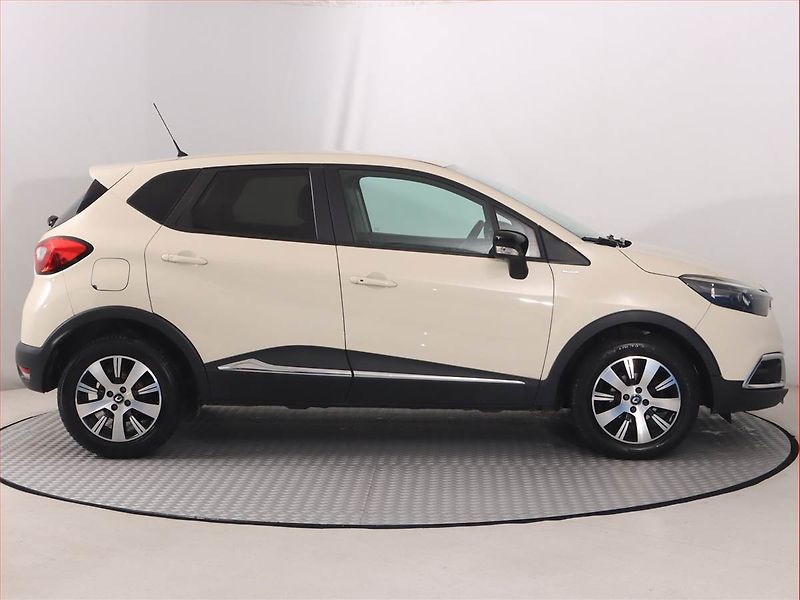 Renault Captur (2017) 0.9 TCe, Serv.kniha, Navi - fotka 6 z 19
