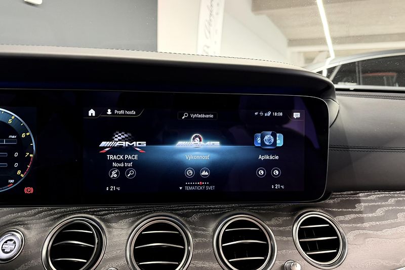 Mercedes-Benz Třídy E (2021) E 63s AMG 4Matic+ V8 Biturbo - fotka 84 z 124