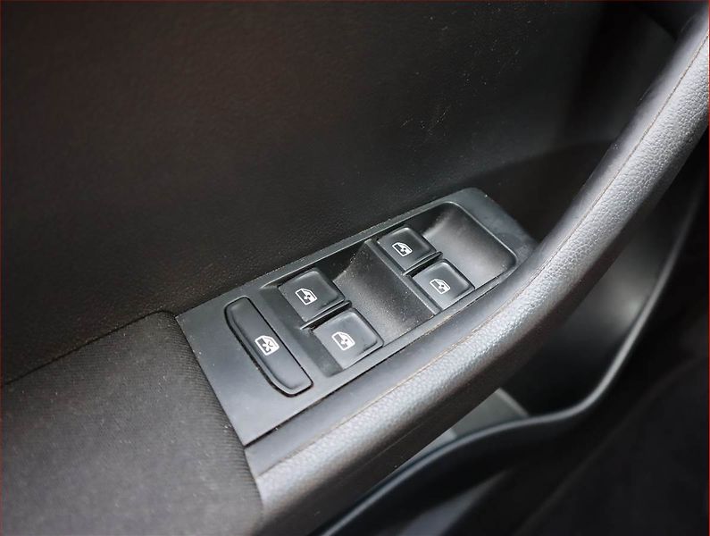Škoda Fabia (2015) Style 1.2 TSI, Serv.kniha - fotka 13 z 19