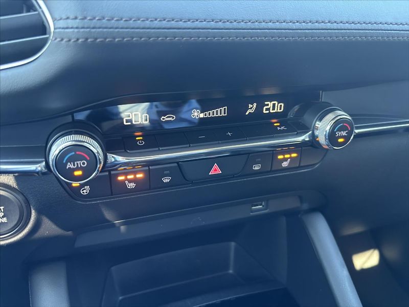 Mazda 3 2,0 i Plus 1.ČR CARPLAY KAMERA - fotka 30 z 46