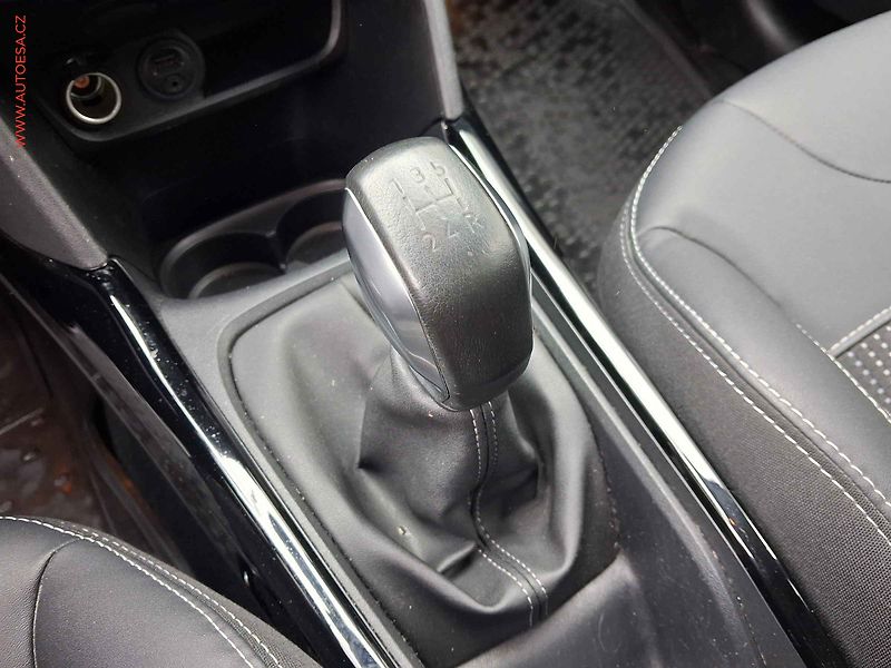 Peugeot 2008 (2017) 1.6HDi, 1.maj,ČR, Allure - fotka 14 z 16