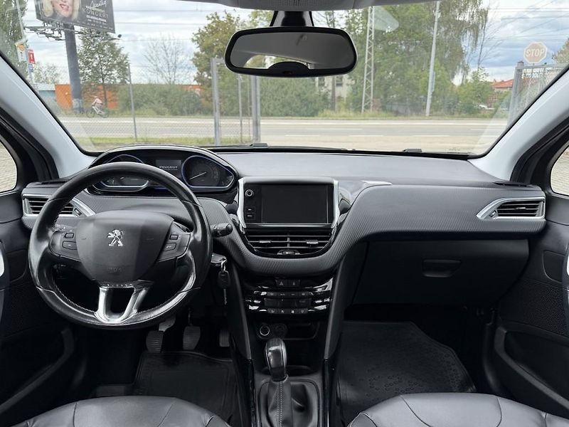 Peugeot 2008 1.2T 81 kW navigace, serviska - fotka 8 z 18