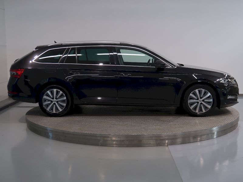 Škoda Superb (2023) STYLE 2.0TDI 110KW DSG - fotka 8 z 43