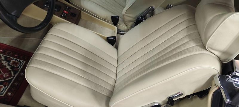 Mercedes-Benz SL (1986) R107 560 - fotka 8 z 23