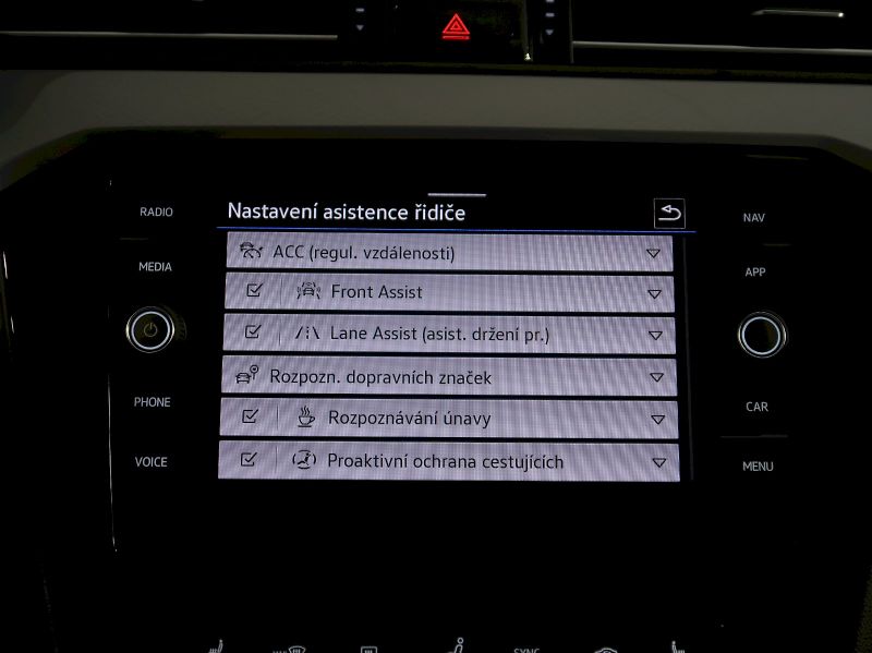 Volkswagen Passat (2023) BUSINESS PREMIUM 2.0TDI 110KW - fotka 26 z 36