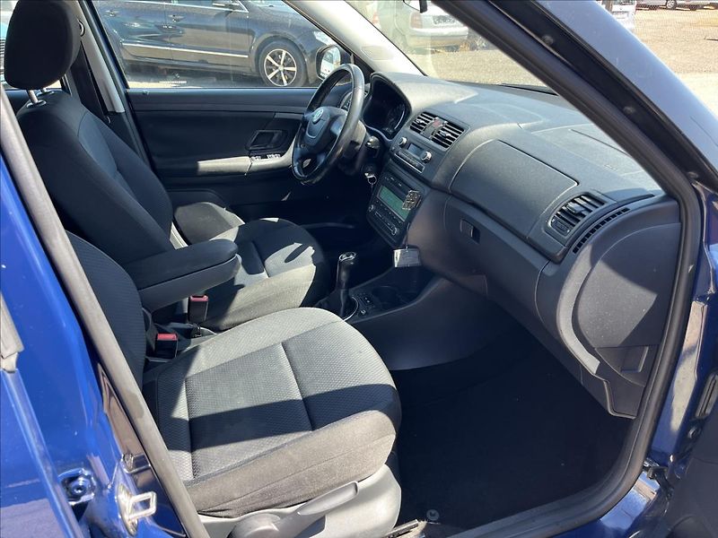 Škoda Fabia 1,6 TDi ČR KLIMA ALU 2 x KOLA - fotka 10 z 33