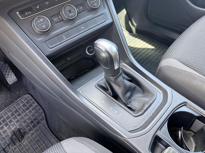 Volkswagen Touran 2.0TDI DSG TAŽNÉ - fotka 15 z 37