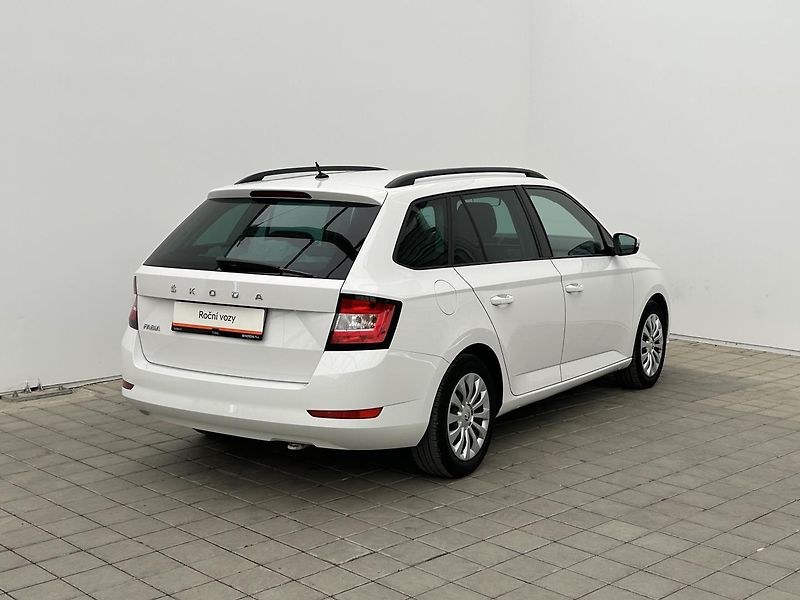 Škoda Fabia 1.0 TSI Active Plus - fotka 2 z 23