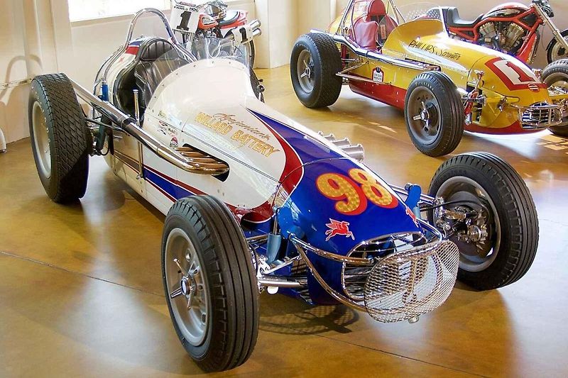 Parnelli Jones za volantem vozu Ford Mustang Boss 302.