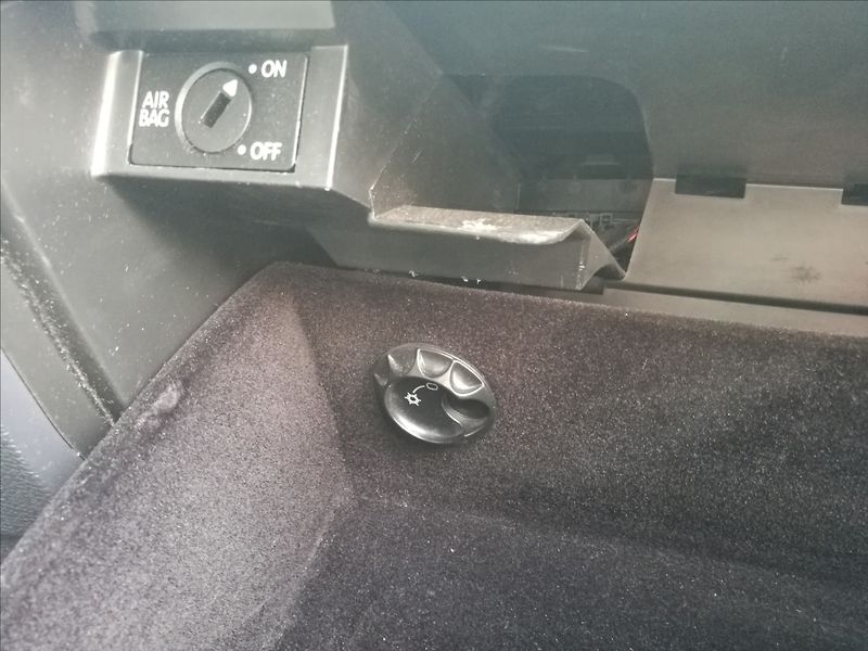 Volkswagen Scirocco 1,4 TSI aut.klima - fotka 11 z 15