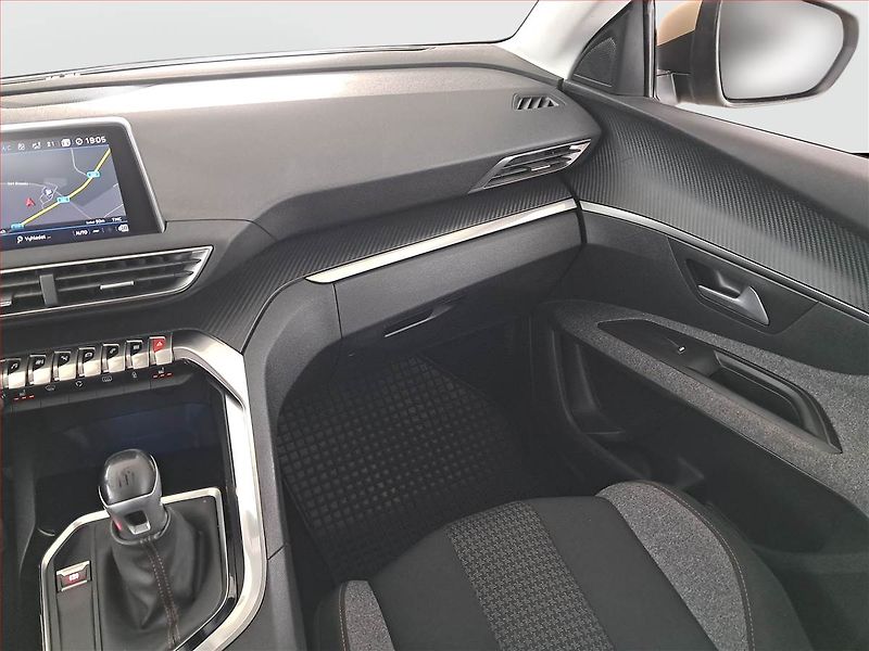 Peugeot 5008 (2018) Active PureTech 130, 7 míst - fotka 8 z 19