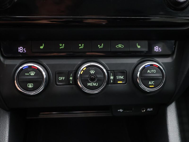 Škoda Octavia 2,0 TDI 110kW CZ Style Kessy - fotka 21 z 30